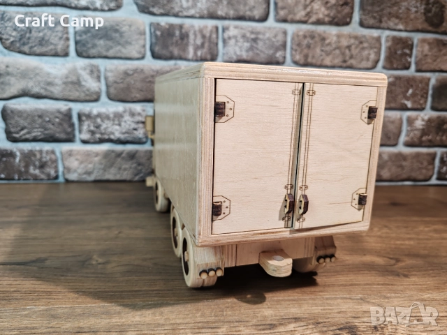 Дървен модел на хладилен камион – Craft Camp, снимка 17 - Коли, камиони, мотори, писти - 52735818