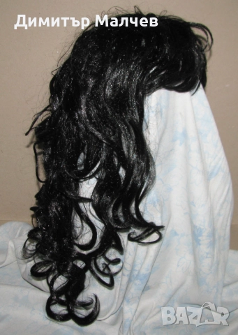 Перука от изкуствена коса 60 см черна на букли, отлична, снимка 3 - Други - 52020437
