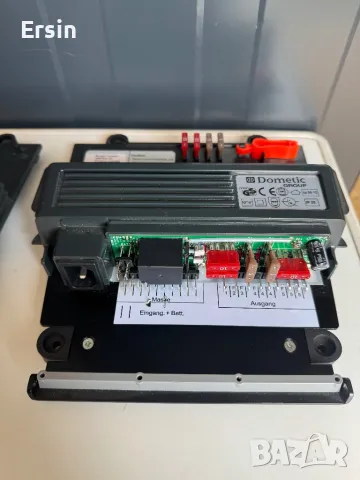 КОМБИНИРАНО ЗАРЯДНО Dometic ЗА БАТЕРИИ И ЗАХРАНВАНЕ ЗА 12 V, снимка 2 - Части - 49801007