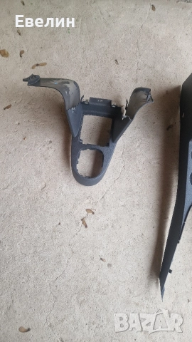 пластмаси около ръчната и скоростния лост VW Touran 2006г, снимка 3 - Части - 52865983