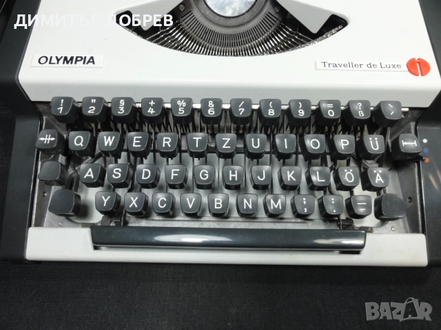 СТАРА РЕТРО ПОРТАТИВНА ПИШЕЩА МАШИНА OLYMPIA TRAVELLER DE LUXE, снимка 2 - Антикварни и старинни предмети - 52362900