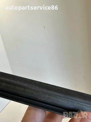 Водобранна лайсна на предна дясна за Jeep Compass (2011) 05074654, снимка 2 - Части - 53496041