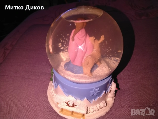 Музикална кутия стъклена снежна топка с герои от филма на Дисни "Замръзналото кралство"  Frozen Ана , снимка 4 - Декорация за дома - 53327284
