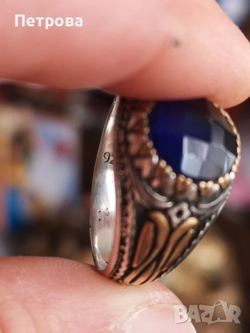 сребърен пръстен със златни орнаменти и естествен камък , снимка 4 - Пръстени - 53981042