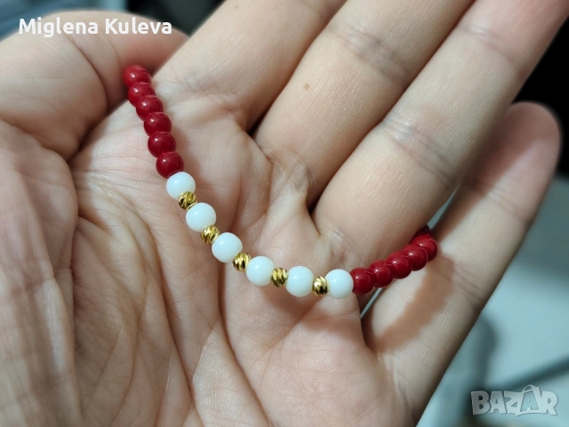 Ластична гривна от Червен Яспис, Бял Ахат и мъниста 