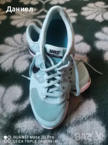 Дамски маратонки Nike 39 номер, снимка 2 - Маратонки - 51015421