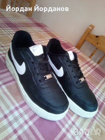 Спортни обувки NIKE AIR Force one , снимка 2 - Маратонки - 51664088