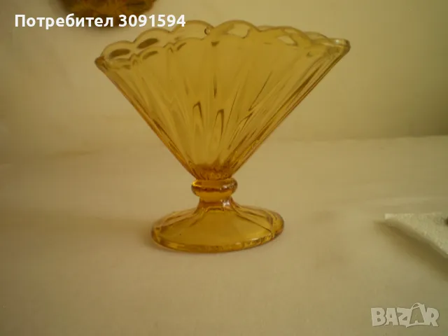 Ваза салфетник красива и трудна за намиране форма  цвят карамел, снимка 4 - Антикварни и старинни предмети - 50078456