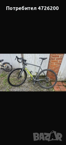 Този шосеен велосипед Trek Domane AL 3  disc