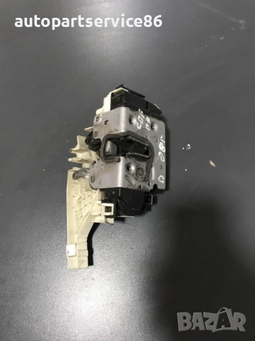 Заключващ механизъм за предна дясна врата за Mercedes W906 Sprinter (2006-2012) A9067201835