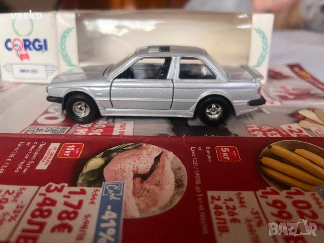 Английско Корги BMW 1:43, снимка 2 - Колекции - 53247150