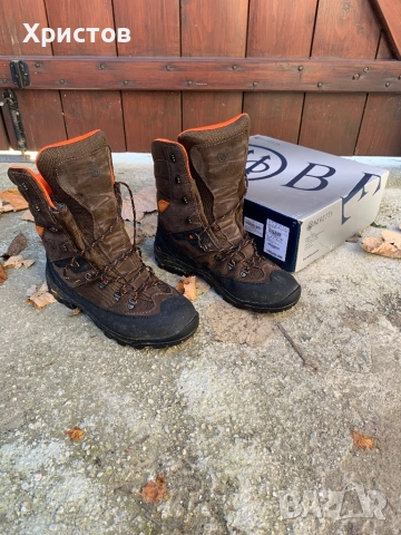 Обувки за туризъм и лов