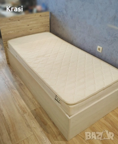 Легло с повдигащ механизъм и матрак