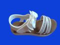 Бели сандали с велкро лепенки и панделка, снимка 1 - Детски сандали и чехли - 45951758