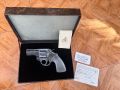 DETECTIVE SPECIAL COLT P. 38 Френски Кристален подаръчен револвер , снимка 1