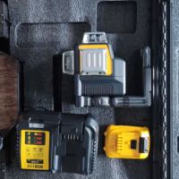 Лазерен нивелир DEWALT DW089LG, снимка 3 - Други инструменти - 45851458