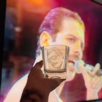 Ръчно гравирана чаша за уиски - Freddie Mercury , снимка 1 - Чаши - 45217433