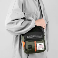 Чанта за през рамо ежедневна мъжка спортна чанта, водоустойчива 24х20х9 см., снимка 1 - Чанти - 44951899