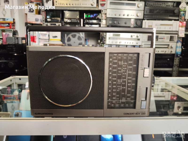 Радио Grundig Concert Boy 220 В отлично техническо и визуално състояние., снимка 1