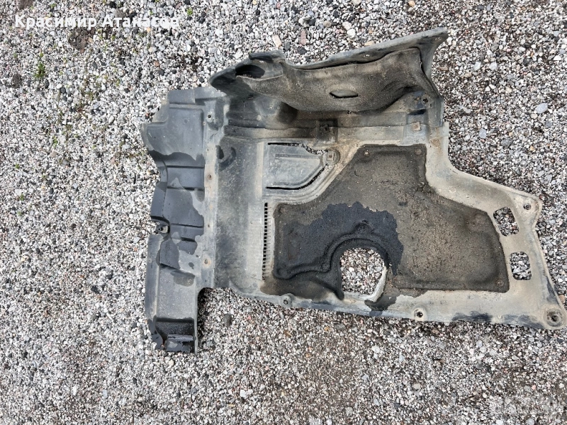 Кора под двигател дясна  за Тойота корола версо. 2004-2008г, снимка 1