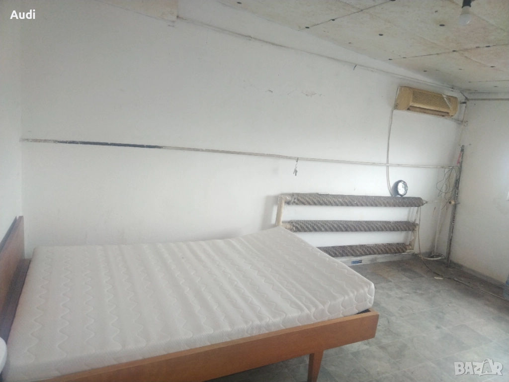 Собственик продава таванско ателие Статут по Нот. Акт "АТЕЛИЕ" Идеален център на гр.Разград, снимка 1