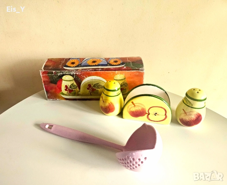 Керамичен комплект с подарък: Солници и салфетник, снимка 1