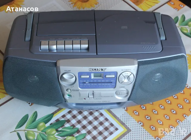 Sony CFD-V7 Radio/Cassette/CD, снимка 2 - Аудиосистеми - 46847244