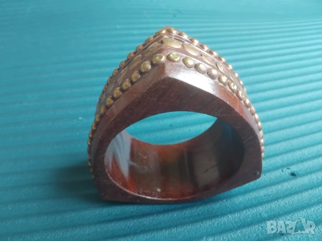 Масивна дървена гривна с метален обков, снимка 3 - Гривни - 52325680