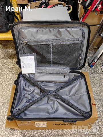 Чисто нов куфар American Tourister 55x40x20 см , снимка 10 - Куфари - 53072184