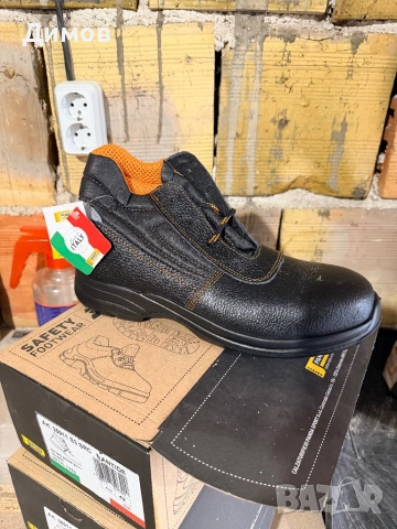 Работни обувки с бомбе 42
