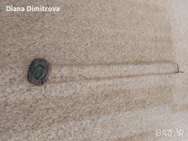 Продавам дамски гердан с камък