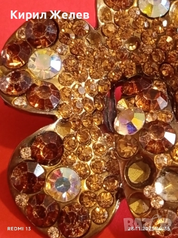 Винтидж брошка с флорален мотив обсипана с кафяви и цветни кристали Hollycraft 52173, снимка 2 - Колиета, медальони, синджири - 52570529