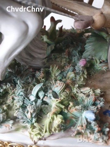 Capodimonte скулптура 45см/Каподимонте стара голяма порцеланова фигура-композиция/карета-любовници, снимка 16 - Статуетки - 52571683