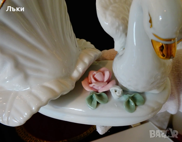 Лебед порцеланова фигура,бижутерка,ваза,злато,рози. , снимка 5 - Статуетки - 53830235