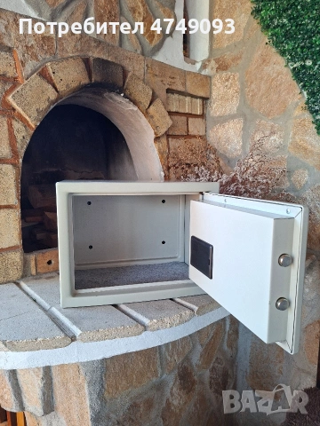 Метален сейф с Код и Ключ, снимка 3 - Сейфове и каси - 53641989