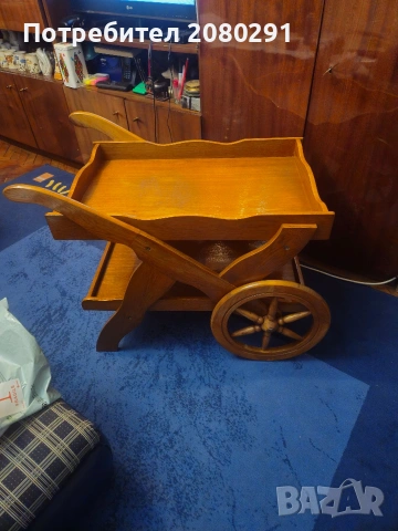 Дървена количка за сервиране или декор 