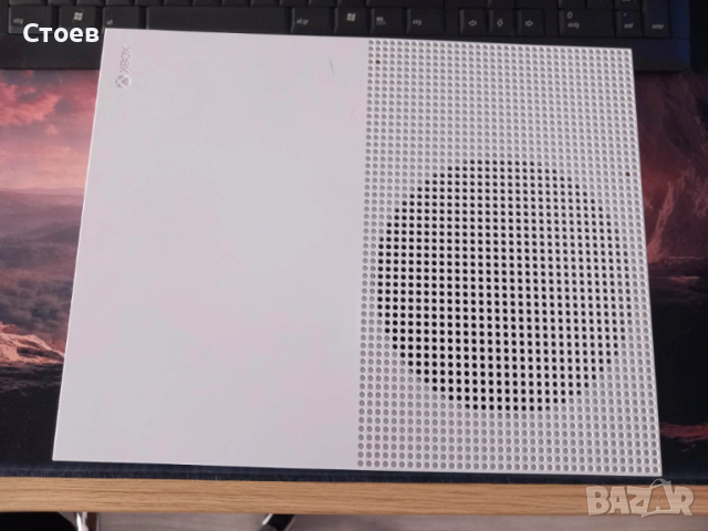 Продавам Xbox One S - All-digital Edition - 1 TБ (САМО КОНЗОЛА), снимка 2 - Xbox конзоли - 53562240