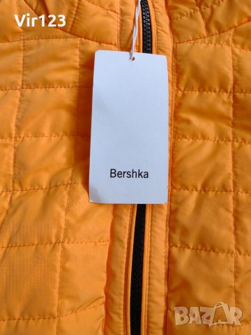 Късо Якенце Bershka , снимка 5 - Якета - 46686424