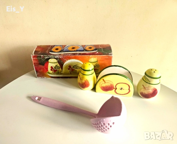 Керамичен комплект с подарък: Солници и салфетник