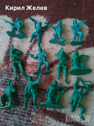 Войници пластмасови 12 броя 51729, снимка 8 - Колекции - 52105698