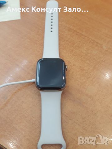 Apple Watch Series 5 44mm, снимка 5 - Смарт часовници - 46605869