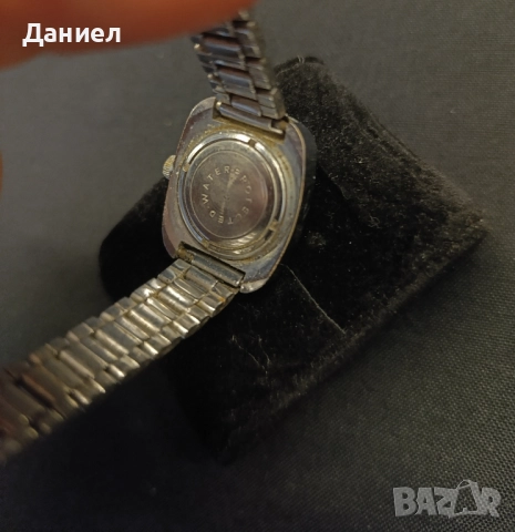 Дамски часовник Слава, снимка 4 - Антикварни и старинни предмети - 52347016