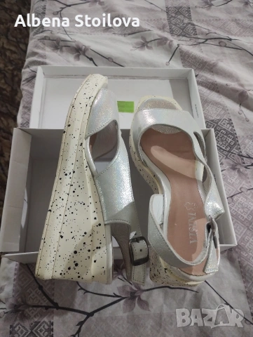 Разменям сребристи и черни нови обувки , снимка 2 - Дамски ежедневни обувки - 53422939