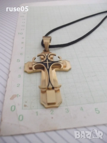 Кръст метален с плетен носач, снимка 4 - Колиета, медальони, синджири - 53844768