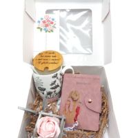 Подаръчна кутия с чаша за чай, цвете и тефтер, снимка 1 - Сувенири от дърво - 45710359