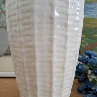 Елегантна порцеланова винтидж ваза, Португалия, снимка 3 - Антикварни и старинни предмети - 45698969