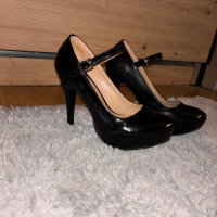 токчета, снимка 2 - Дамски обувки на ток - 45035574