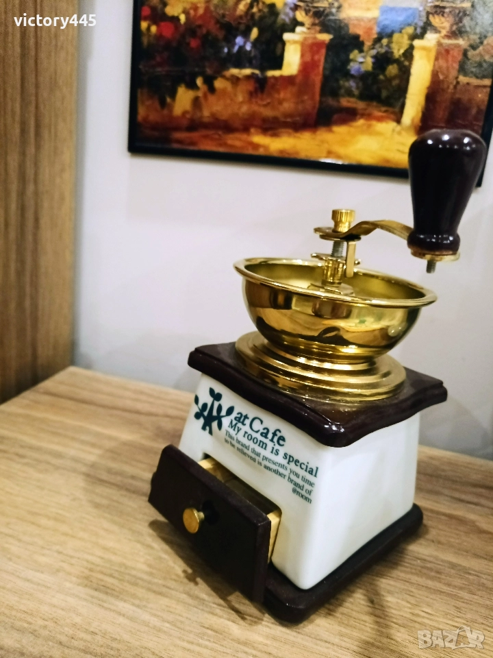 Уникална ръчна кафемелачка ретро стил, снимка 1
