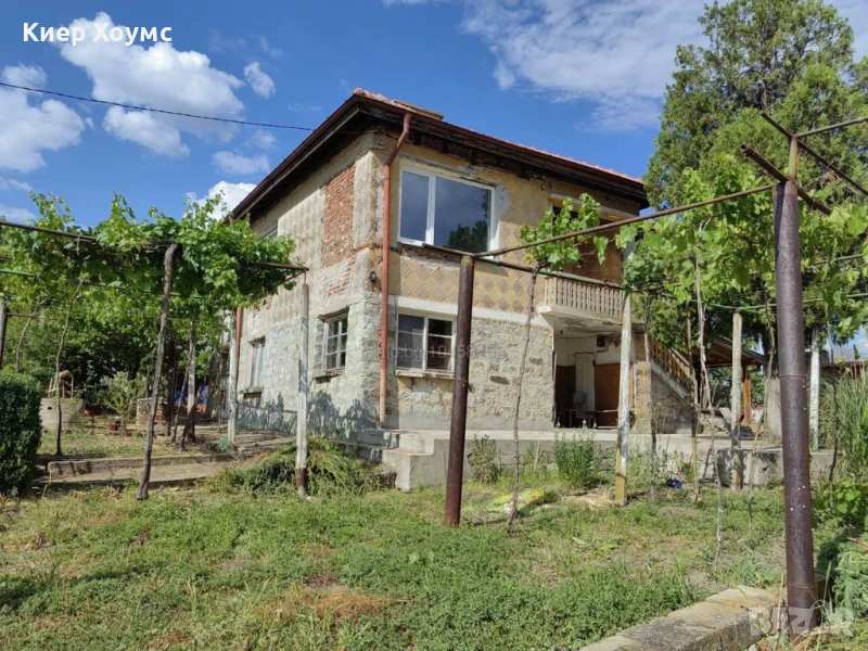 Продавам двуетажна къща в село Бряст общ.Димитровград, снимка 1