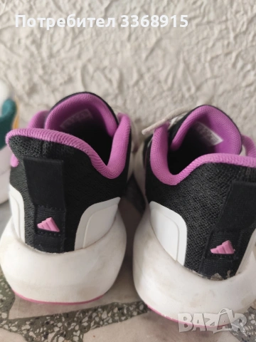 Спортни маратонки Adidas, снимка 2 - Детски маратонки - 53922906